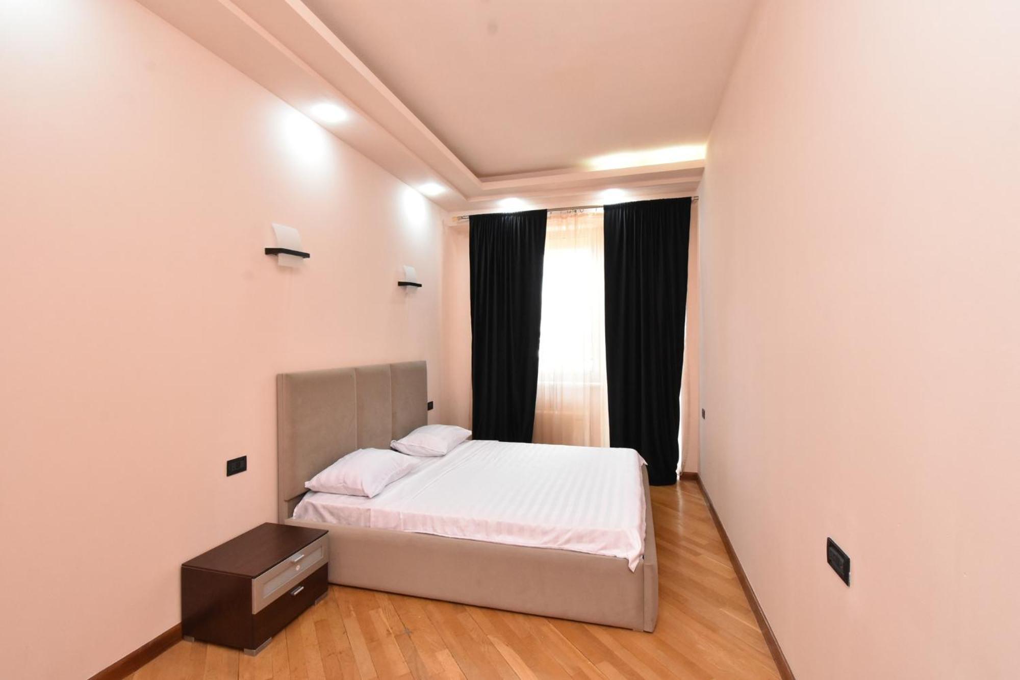 Amiryan Street, 3 Bedrooms Grand And Sunny Apartmet Am2711 Yerevan Bagian luar foto